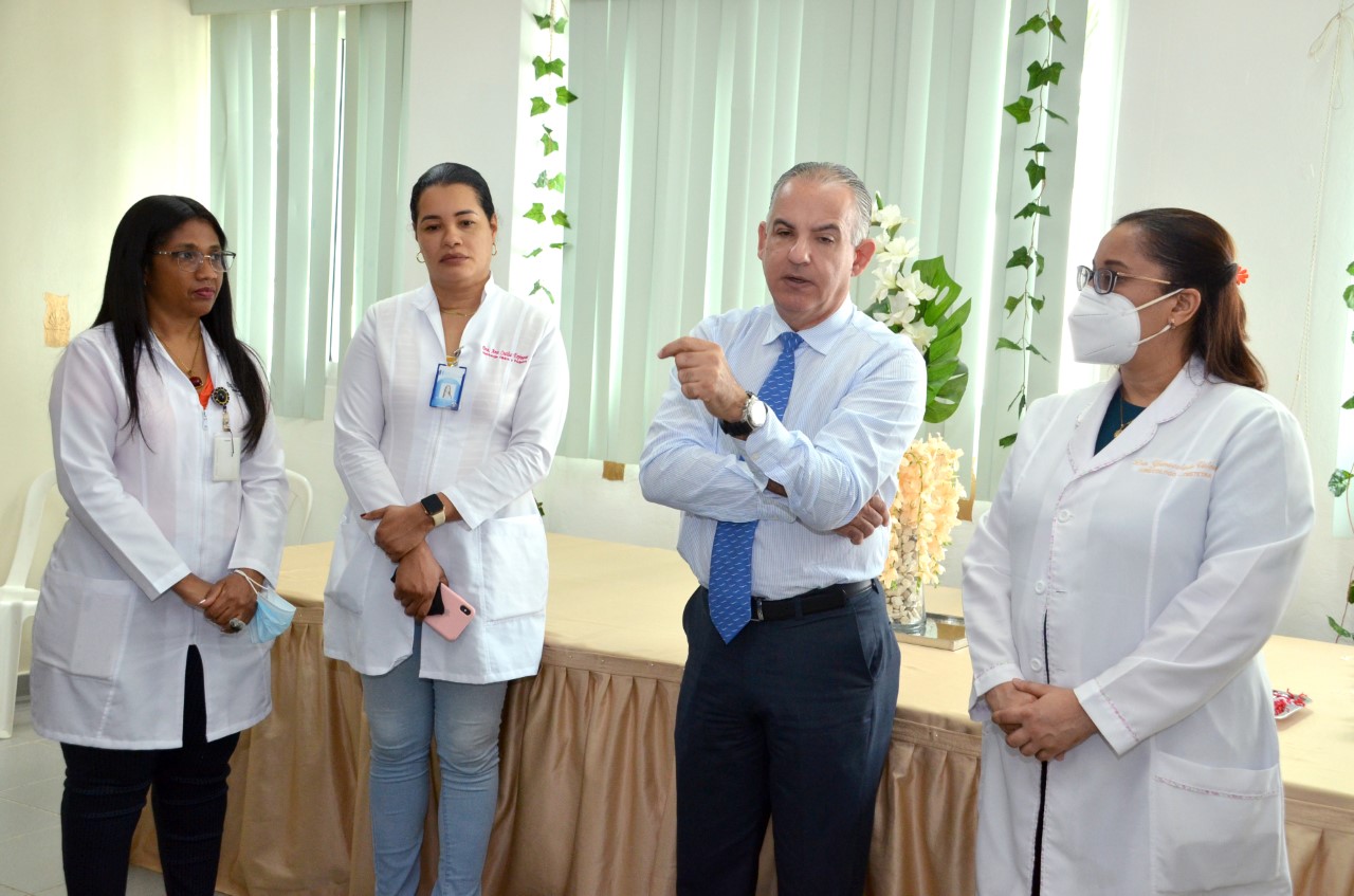 Dirección del Hospital Vinicio Calventi Agasaja a secretarias Diario