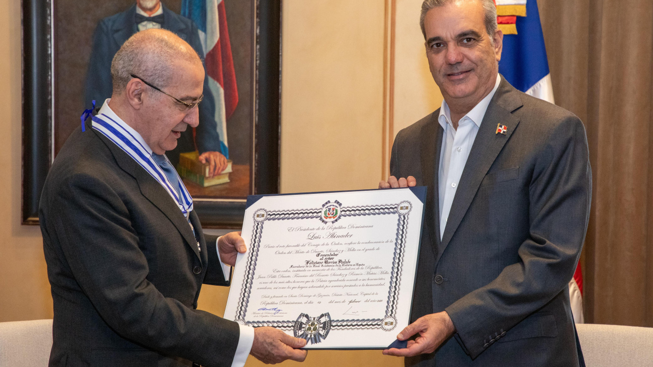 Presidente Abinader impone Orden al Mérito de Duarte, Sánchez y Mella