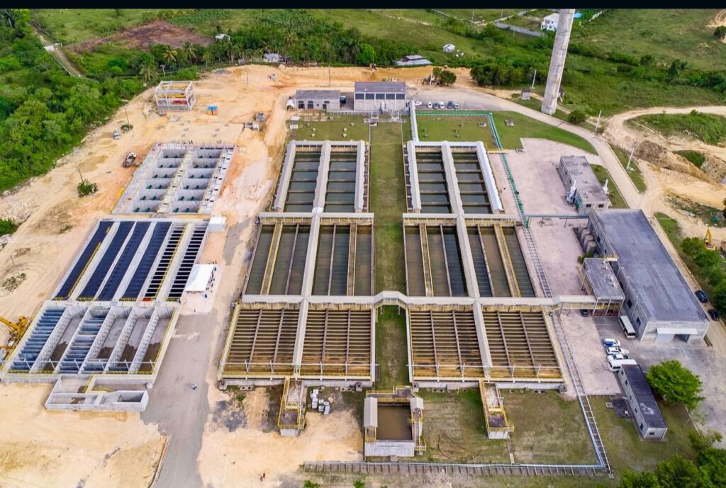 La imagen actual no tiene texto alternativo. El nombre del archivo es: La-CAASD-instalara-nueva-linea-de-distribucion-de-agua-potable-en-la-carretera-Mella-SDE.jpeg