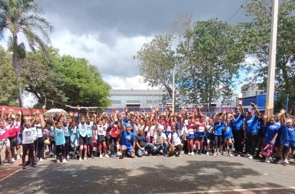 La imagen actual no tiene texto alternativo. El nombre del archivo es: 8-equipos-avanzan-a-la-semifinal-del-torneo-voleibol-Asovodina.jpg