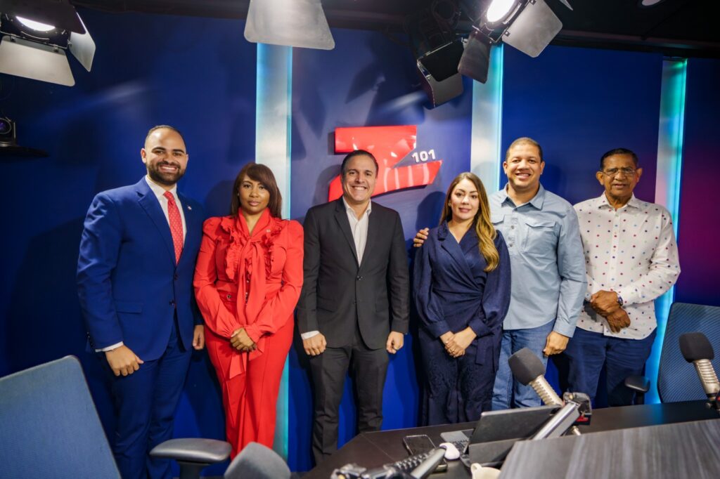 La imagen actual no tiene texto alternativo. El nombre del archivo es: APORDOM-lidera-transformacion-historica-del-sistema-portuario-dominicano-y-consolida-al-pais-como-potencia-cruceros-en-el-Caribe.jpeg