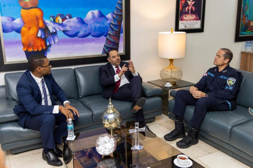 La imagen actual no tiene texto alternativo. El nombre del archivo es: Defensor-del-Pueblo-y-Policia-Nacional-fortalecen-vinculos-para-garantizar-derechos.jpg