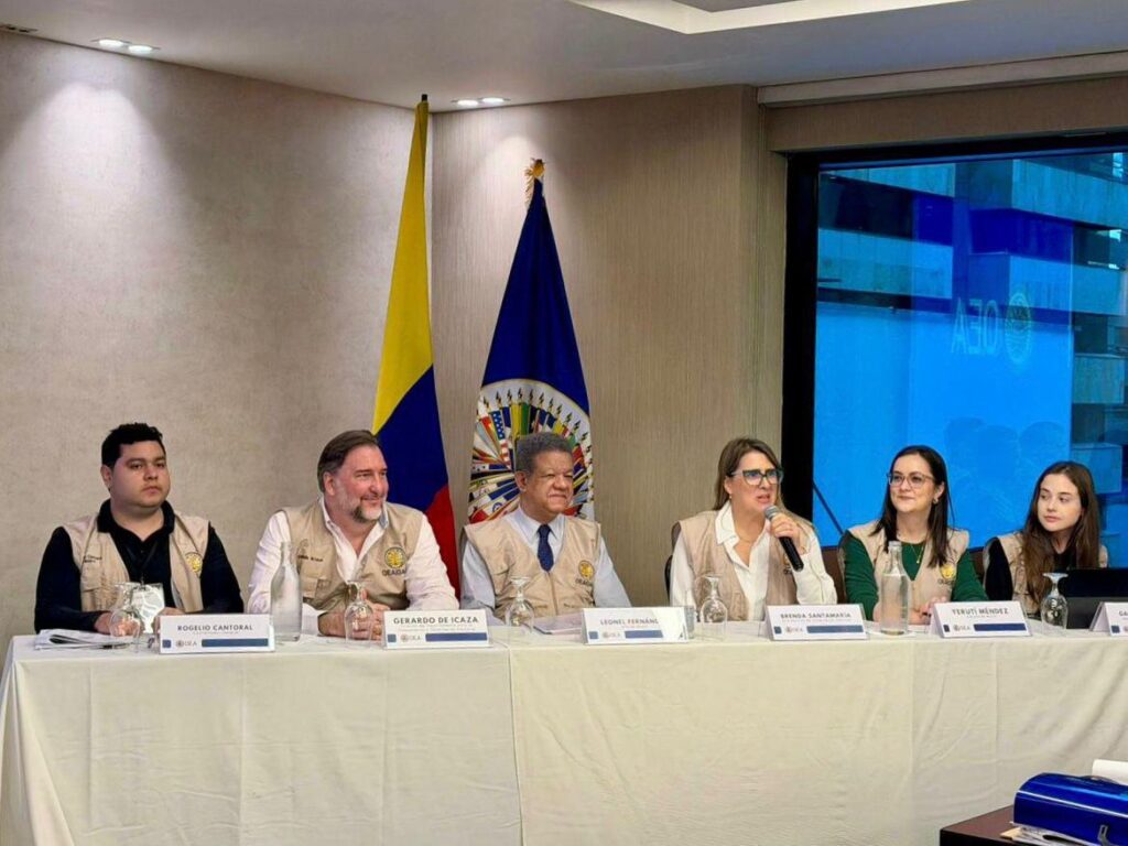 La imagen actual no tiene texto alternativo. El nombre del archivo es: Leonel-Fernandez-Lidera-Mision-de-Observacion-Electoral-de-la-OEA-en-Colomb.jpg