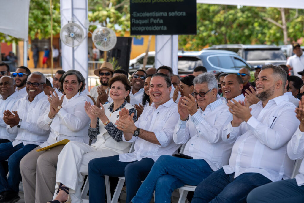 La imagen actual no tiene texto alternativo. El nombre del archivo es: Raquel-Pena-y-Jean-Luis-Rodriguez-inauguran-muelle-pesquero-de-Sabana-de-la-Mar-suman-20-entregados-por-APORDOM-1.jpg