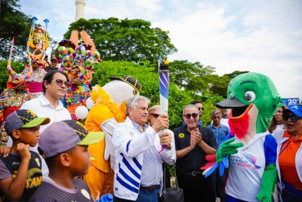 La imagen actual no tiene texto alternativo. El nombre del archivo es: La-antorcha-de-Santo-Domingo-2026-retoma-su-recorrido.jpg