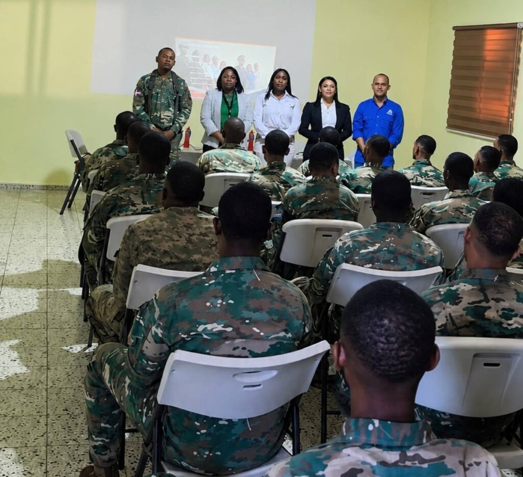 La imagen actual no tiene texto alternativo. El nombre del archivo es: Ministerio-Publico-imparte-charla-en-Elias-Pina-sobre-prevencion-de-violencia-de-genero-miembros-del-Ejercito.jpg