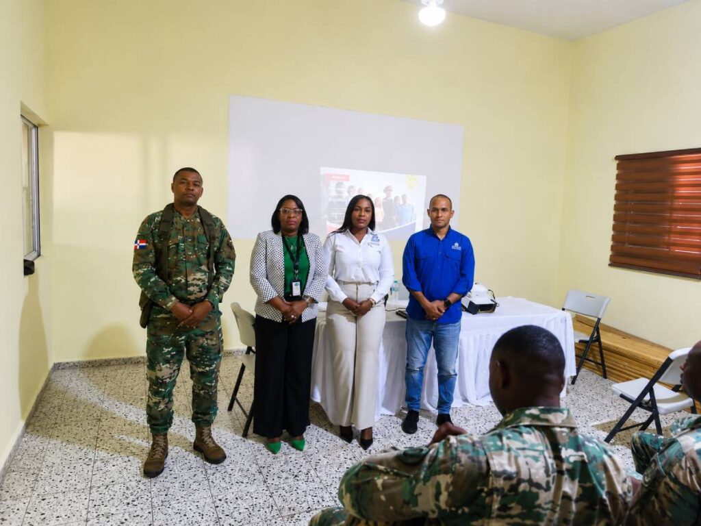 La imagen actual no tiene texto alternativo. El nombre del archivo es: Ministerio-Publico-imparte-charla-en-Elias-Pina-sobre-prevencion-violencia-de-genero-a-miembros-del-Ejercito.jpg