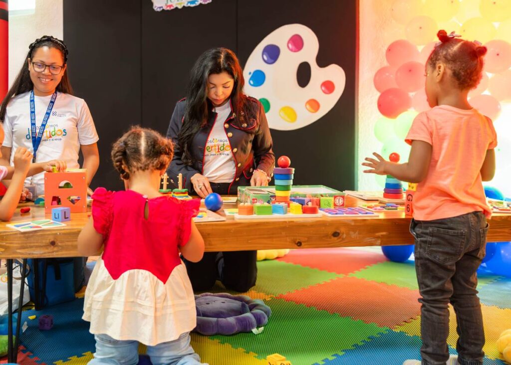 La imagen actual no tiene texto alternativo. El nombre del archivo es: Pinceles-pinturas-papel-y-trazos-creativos-en-el-campamento-verano-Nosotros-Divertidos-de-la-Procuraduria-General.jpg