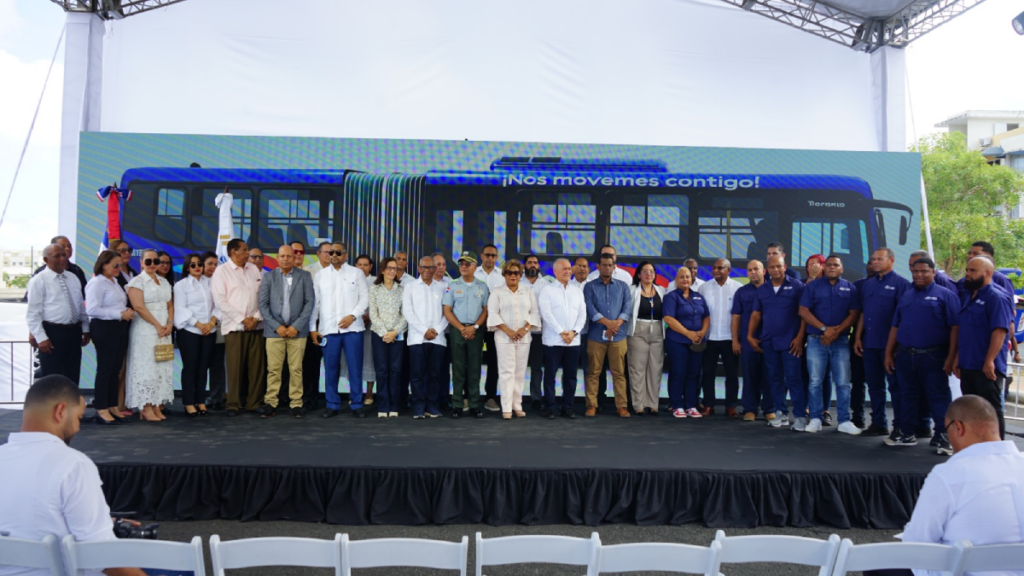 La imagen actual no tiene texto alternativo. El nombre del archivo es: OMSA-relanza-corredor-de-Ciudad-Juan-Bosch-con-25-autobuses-reformados-ofrecera-15-dias-de-servicio-gratis.png