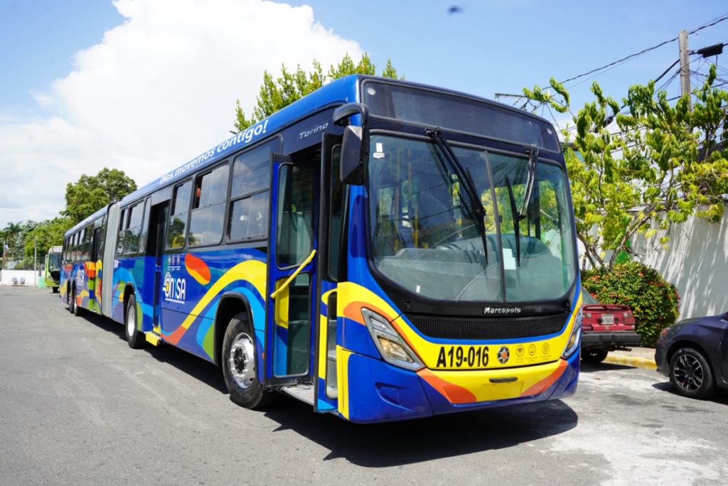 La imagen actual no tiene texto alternativo. El nombre del archivo es: OMSA-relanza-corredor-de-la-Ciudad-Juan-Bosch-25-autobuses-reformados-ofrecera-15-dias-de-servicio-gratis.png